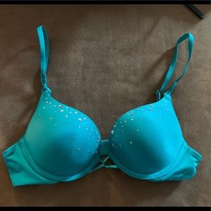 Victoria’s Secret Miraculous Plunge Bra